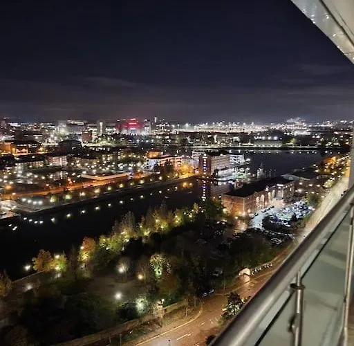 Beautiful 2 Bedroom Salford Quays Manchester