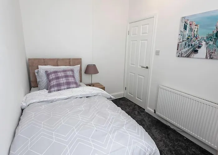 Spacious Comfortable House Close To Etihad+parking * Manchester