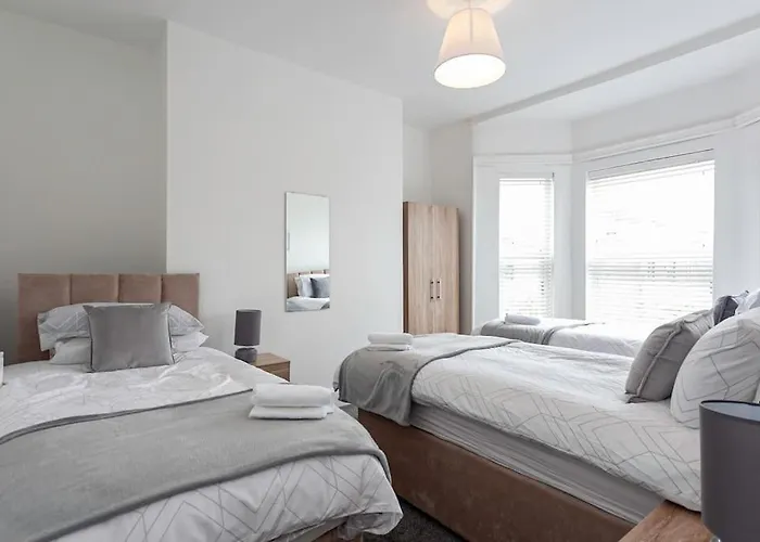 Сasa de vacaciones Spacious Comfortable House Close To Etihad+parking *