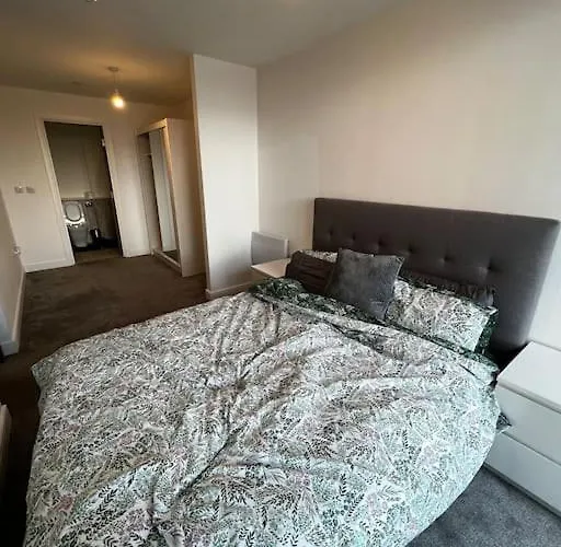 Stylish 2 Bedroom Манчестер