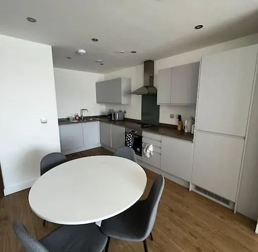 Stylish 2 Bedroom 아파트 *