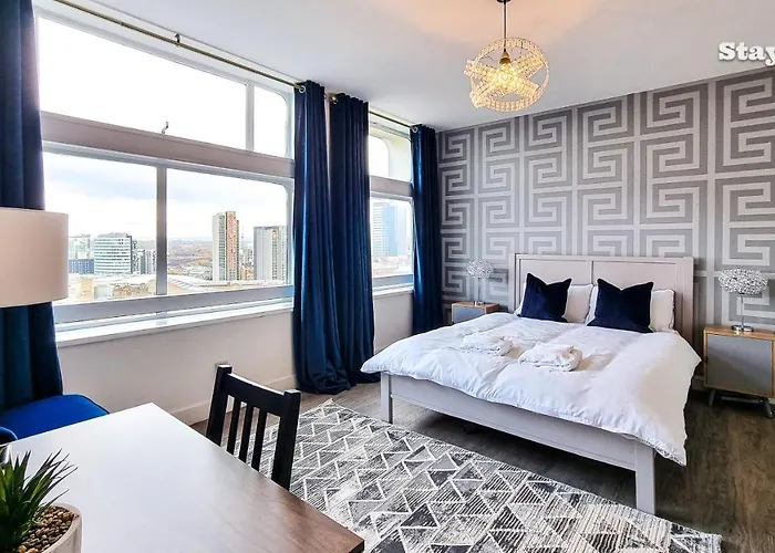 Modern Centre Stunning 18th Floor View