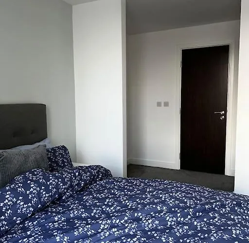 Stylish 2 Bedroom Манчестер
