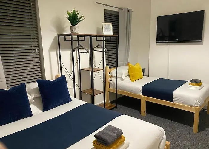 Whole House - Fast Wifi & Free Parking - Contractor Friendly By Irwell Lägenhet *