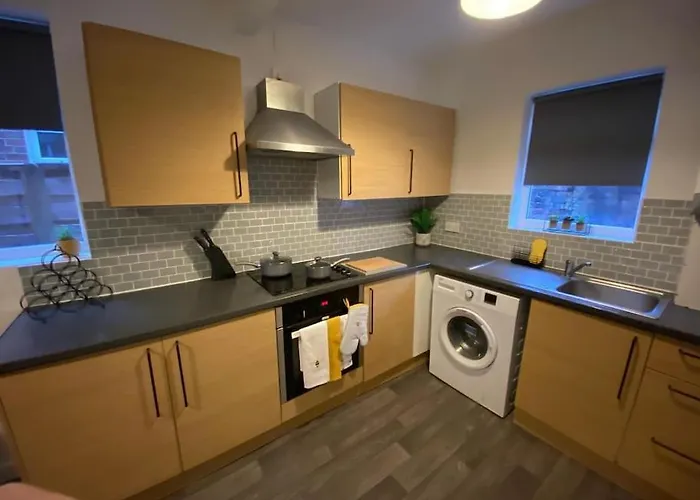 Whole House - Fast Wifi & Free Parking - Contractor Friendly By Irwell