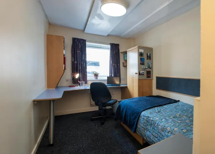 Ensuite Bedrooms With Shared Kitchen At Weston Hall In Lejlighed *