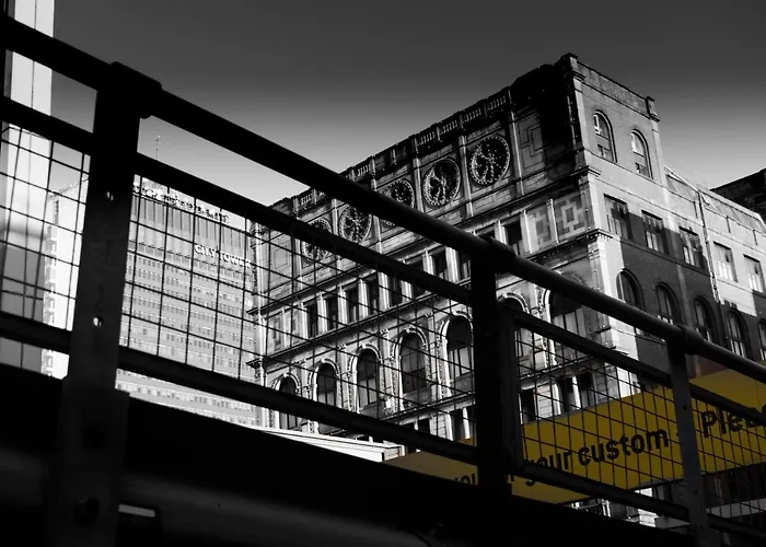 Ensuite Bedrooms With Shared Kitchen At Weston Hall In