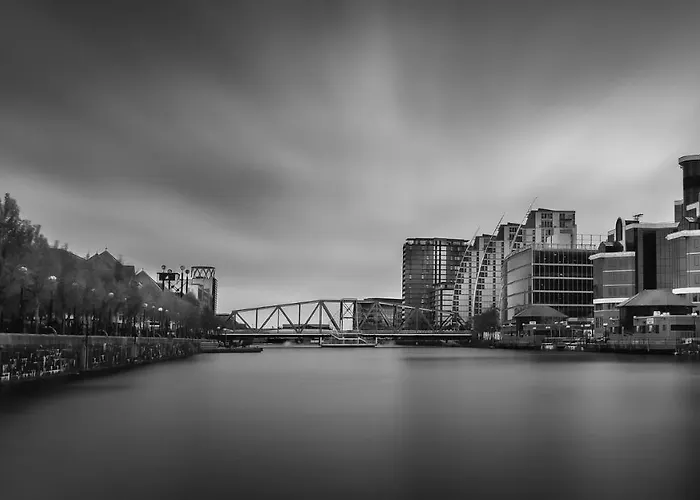 Ensuite Bedrooms With Shared Kitchen At Weston Hall In *