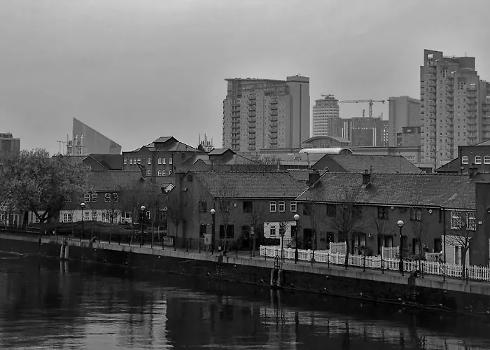 Lejlighed Ensuite Bedrooms With Shared Kitchen At Weston Hall In *
