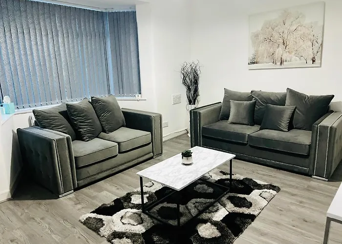 Beautiful And Homely 3 Bed House With Free Parking So Close To Man And Centre דירה מנצ'סטר