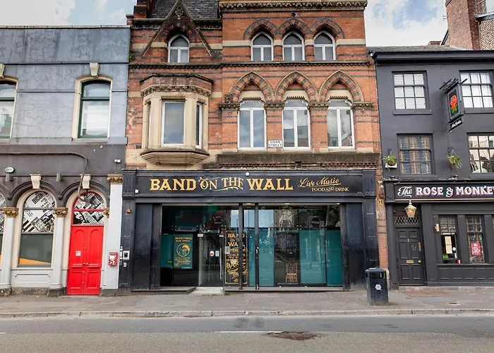 Lewis 3 Well Located Northern Quarter Sleeps Upto 8