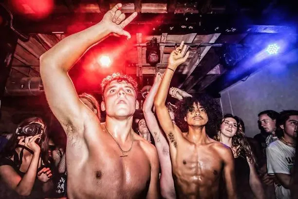 Lewis 3 Well Located Northern Quarter Sleeps Upto 8 *