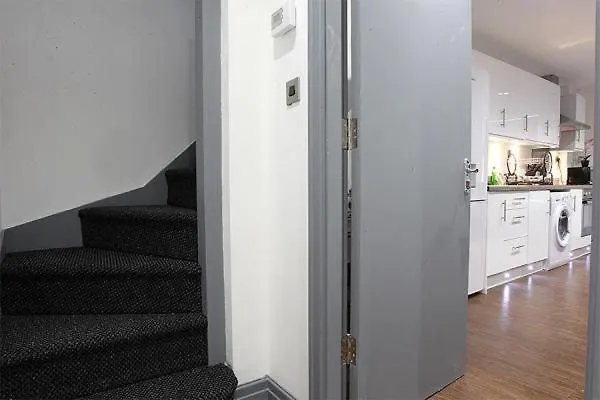 Lewis In The Heart Of The Northern Quarter Sleeps Up To 12 Apartment