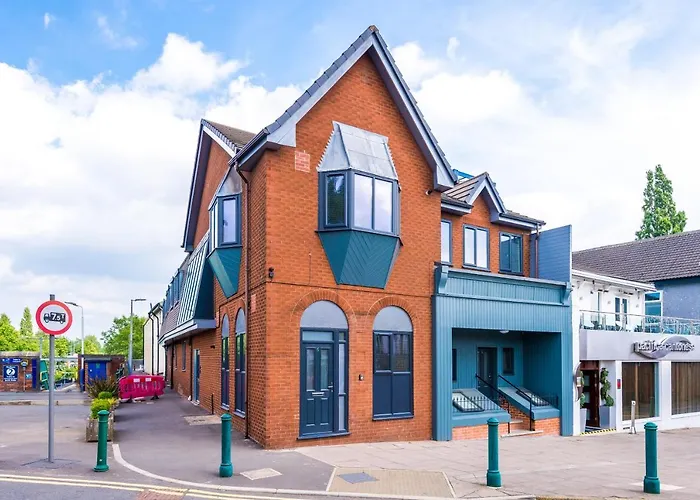 The Ecclesian - Upscale Near Trafford Centre & Eccles Train Station Apartament *