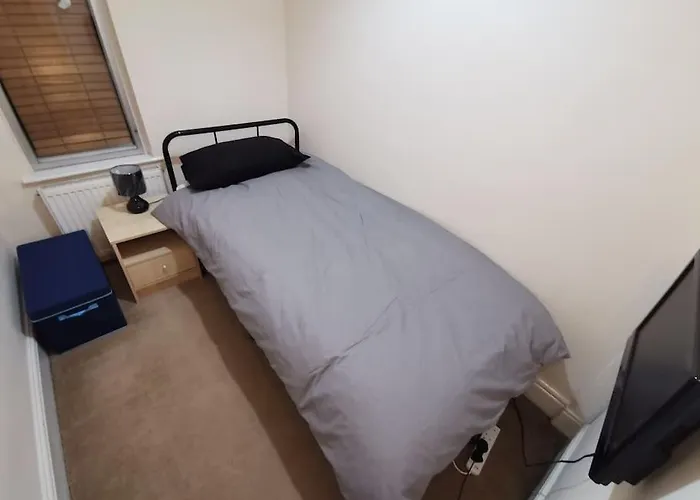 Semesterbostad Old Trafford Centre Events 4 Bedrooms 6 Sleeps 3 - 8 *