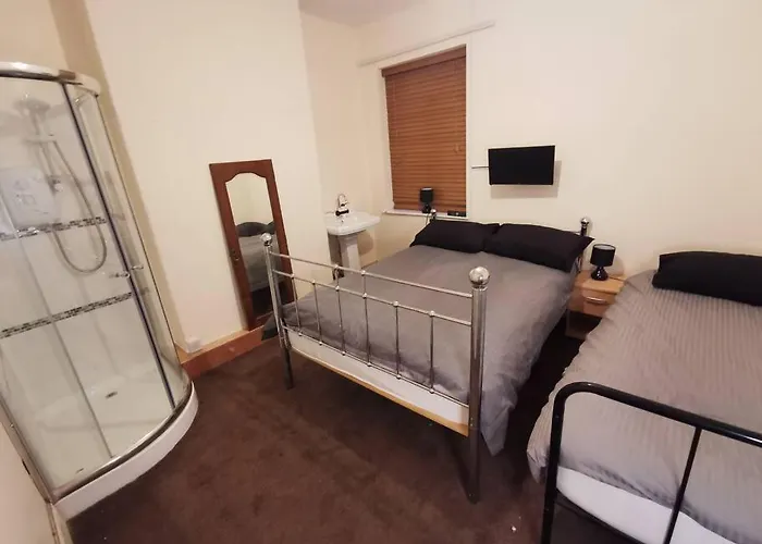 Old Trafford Centre Events 4 Bedrooms 6 Sleeps 3 - 8 Manchester