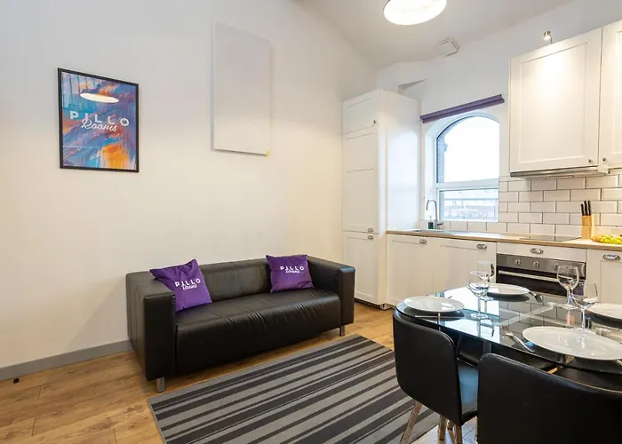 Pillo Serviced - Salford Apartament