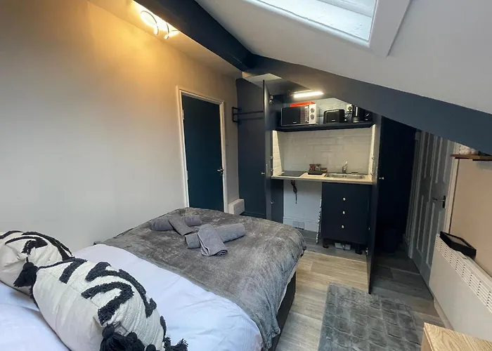 Deluxe In 20 Percent Off For Drake Concert Attendees! *