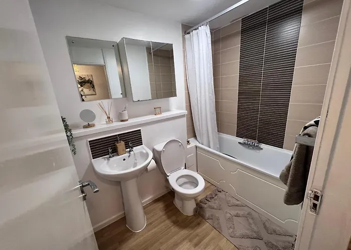 City Centre 2 Bedroom Διαμέρισμα *