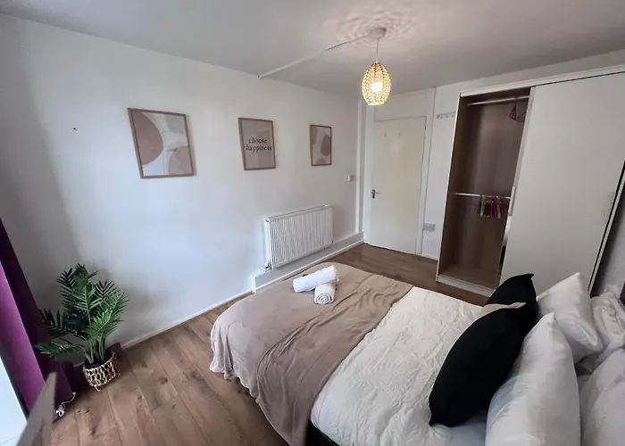 City Centre 2 Bedroom Διαμέρισμα *