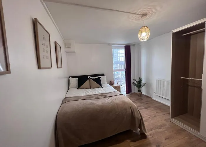 City Centre 2 Bedroom Apartment *