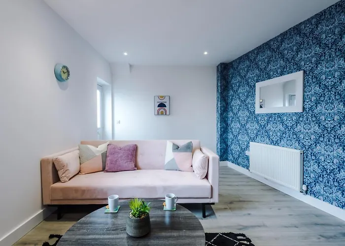 Apartament The Ecclesian - Upscale Near Trafford Centre & Eccles Train Station *