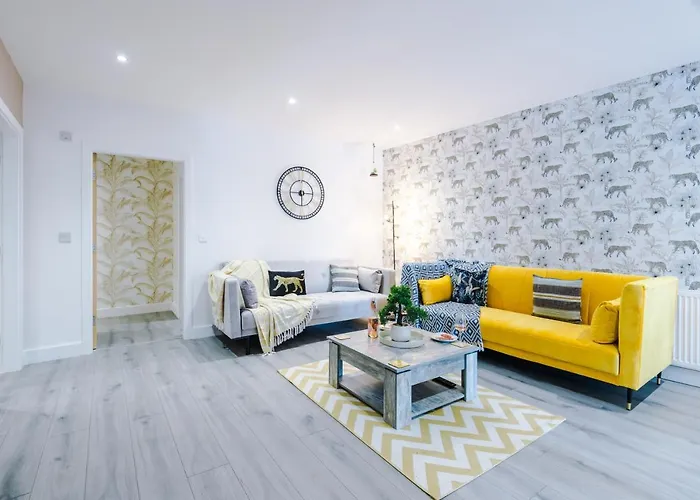 The Ecclesian - Upscale Near Trafford Centre & Eccles Train Station Lejlighed *