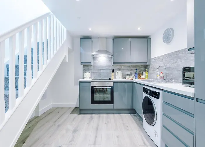 The Ecclesian - Upscale Near Trafford Centre & Eccles Train Station Manchester