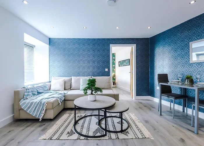 The Ecclesian - Upscale Near Trafford Centre & Eccles Train Station Lejlighed