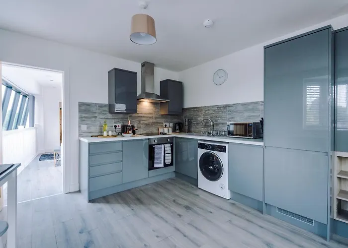 The Ecclesian - Upscale Near Trafford Centre & Eccles Train Station *