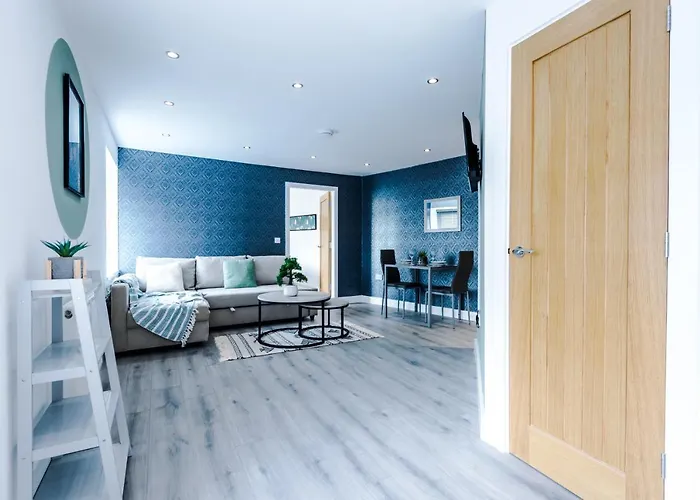 The Ecclesian - Upscale Near Trafford Centre & Eccles Train Station Apartament