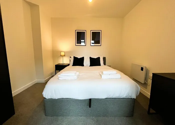 Fantastic One Bedroom Near Old Trafford Stadium Апартаменты