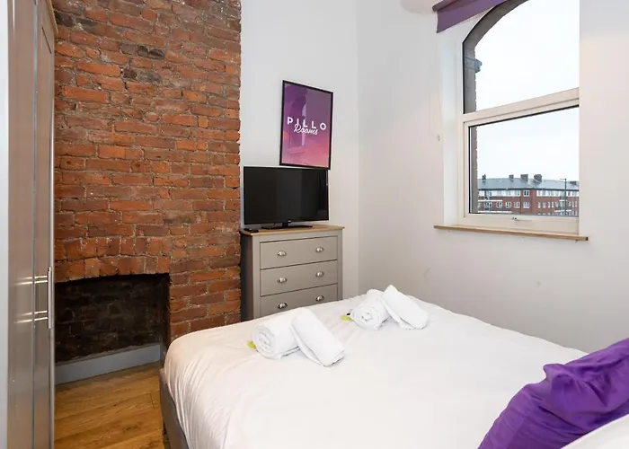 Pillo - Salford * Manchester