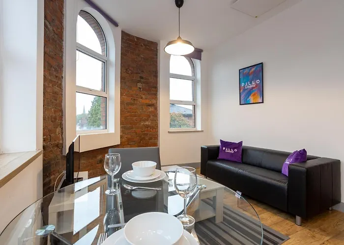 Pillo Serviced - Salford Apartament *