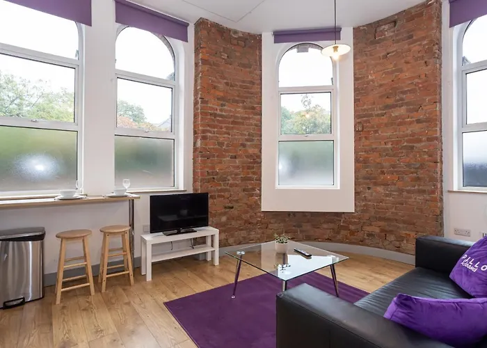 Pillo - Salford 맨체스터