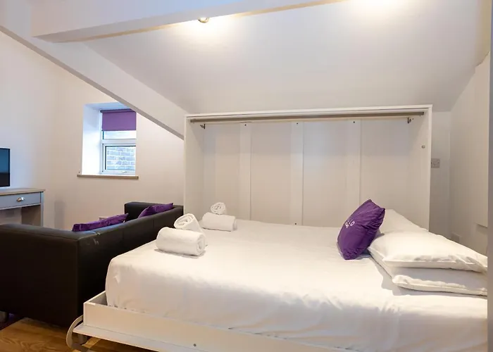 Pillo - Salford * 맨체스터