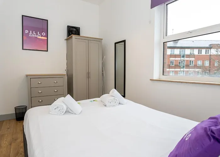 Pillo Serviced - Salford Apartament *