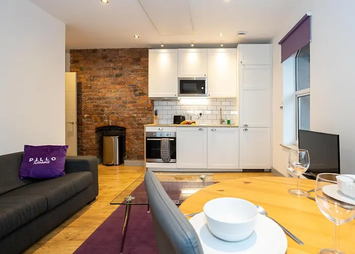 Pillo Serviced - Salford *