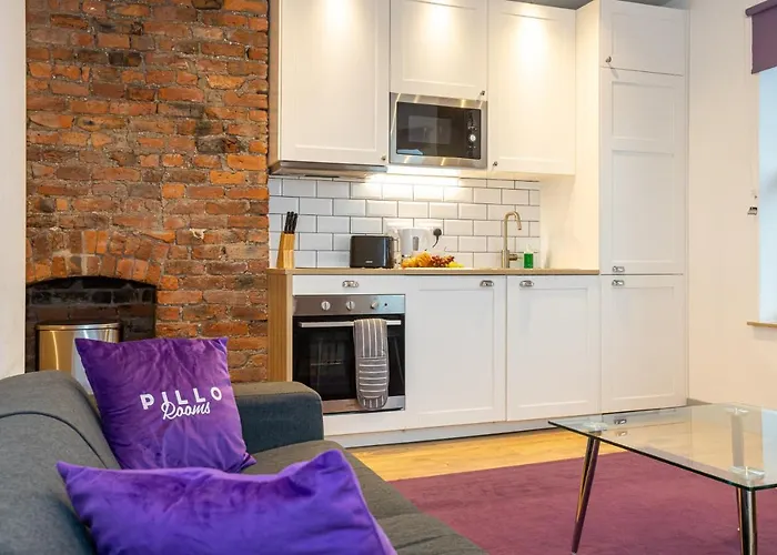 Pillo - Salford Apartament *