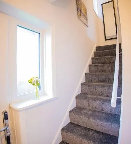 Ferienhaus Isinmi - Close To Mcr *