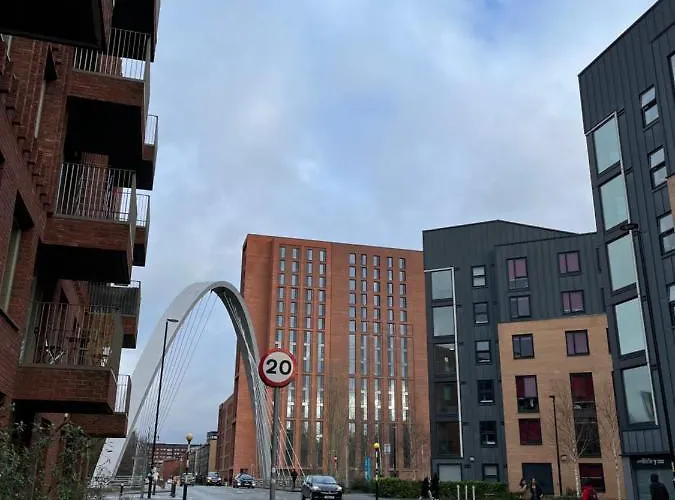 Vakantiehuis Entire Captivating 2-bed House In Manchester