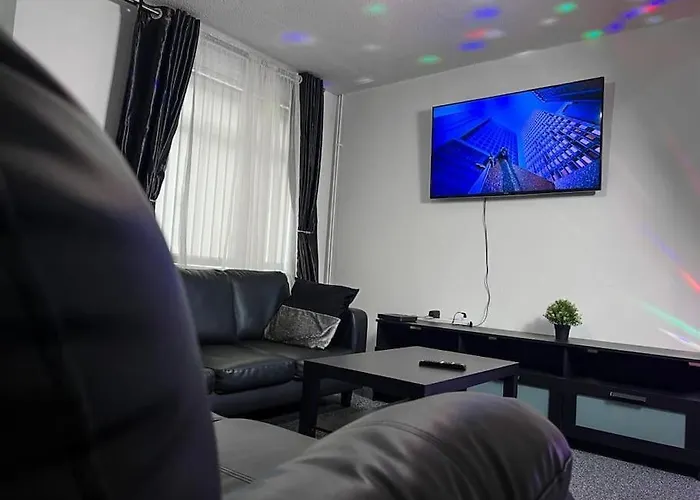 Adorable 2 Bed House Ideal For Family Of Four * Manchester