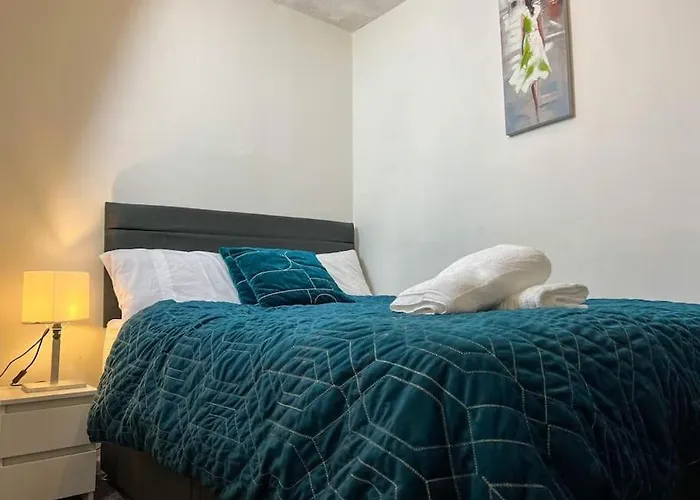 Adorable 2 Bed House Ideal For Family Of Four Manchester