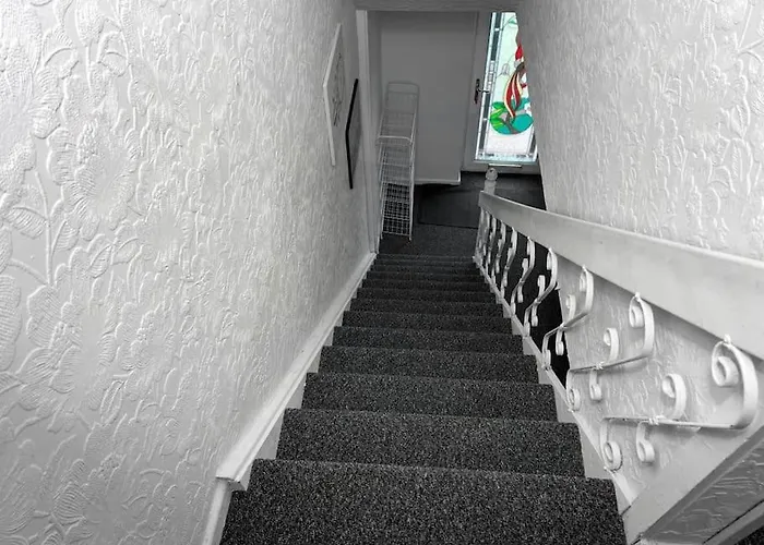 Adorable 2 Bed House Ideal For Family Of Four Manchester