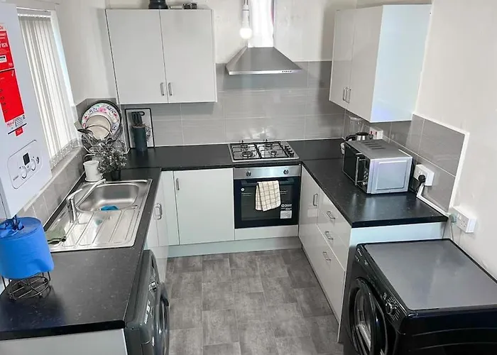 Adorable 2 Bed House Ideal For Family Of Four Manchester