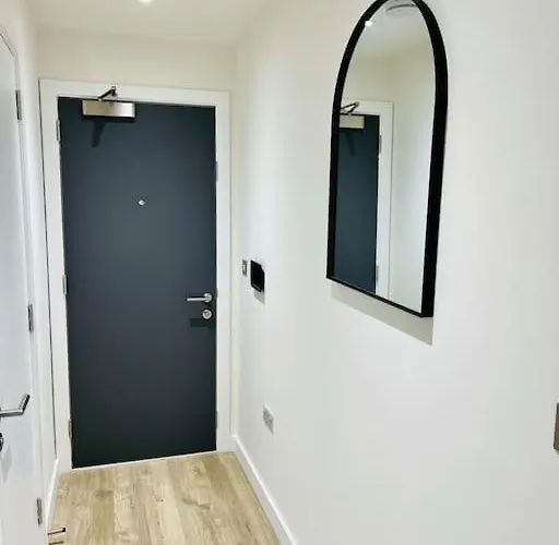 Modern One Bedroom Near Old Trafford Stadium Apartmán *