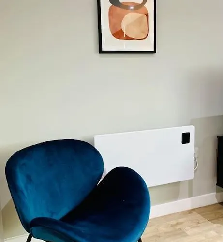 Modern One Bedroom Near Old Trafford Stadium *