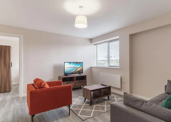 Apartment Bright 2 Bed - Sleeps 4 *