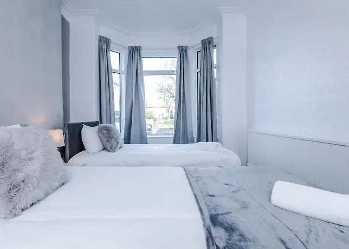 펜션 Spacious 4 Bed With Parking *