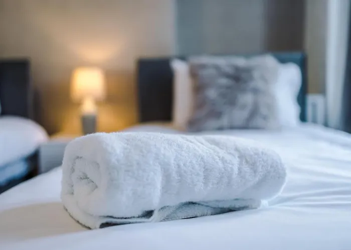 Spacious 4 Bed With Parking 맨체스터